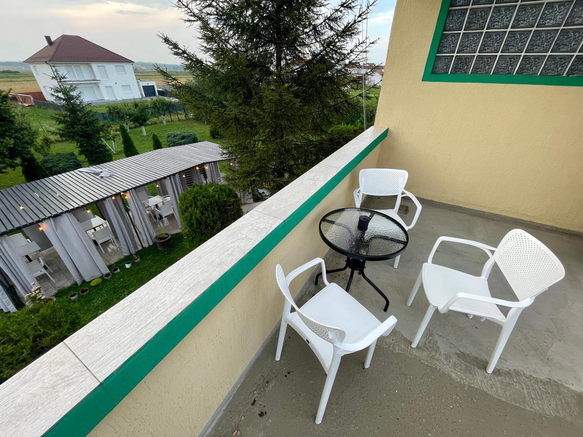 Madigan'S Hotel Kosovo Polje Exterior foto