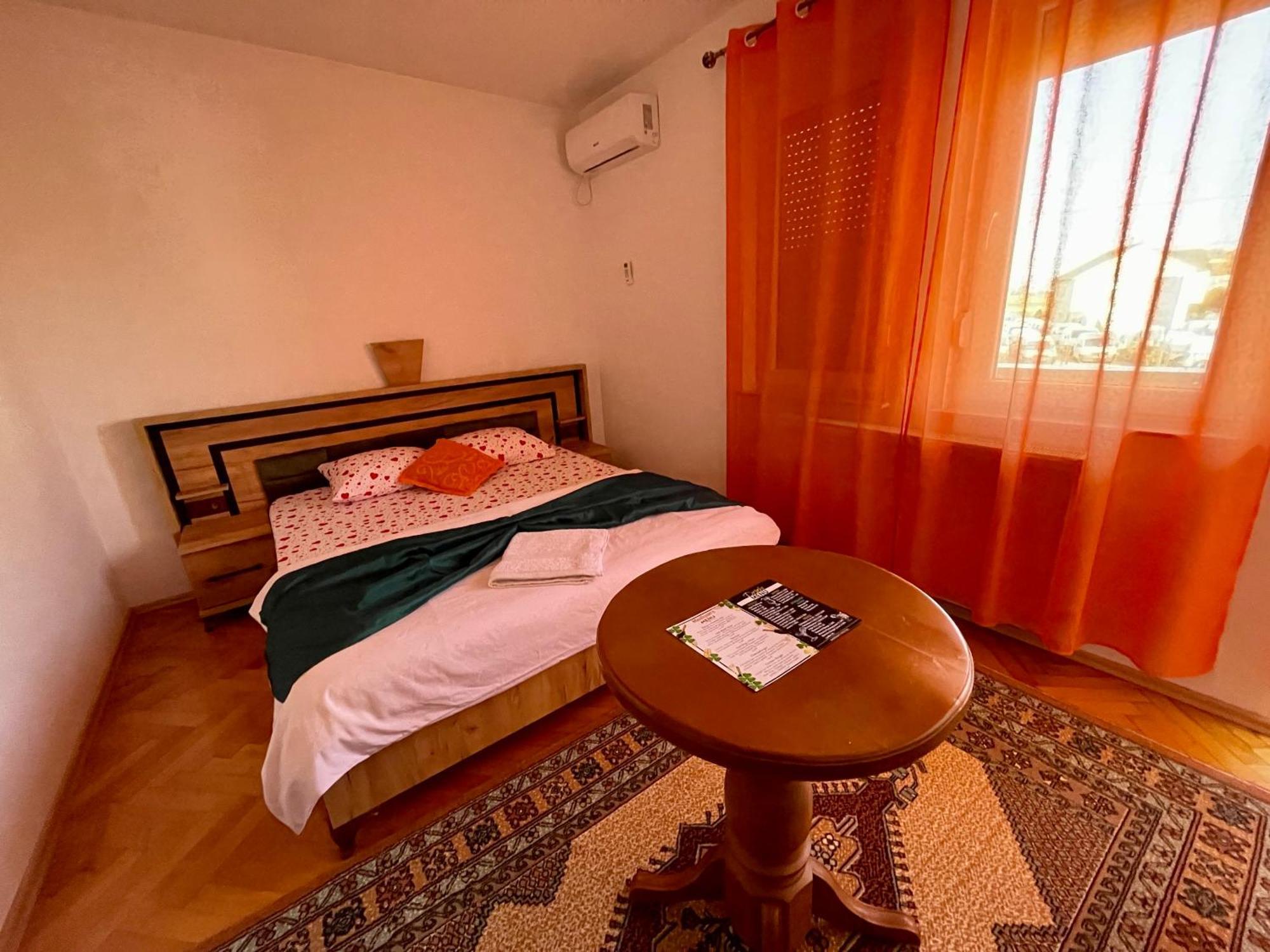 Madigan'S Hotel Kosovo Polje Exterior foto